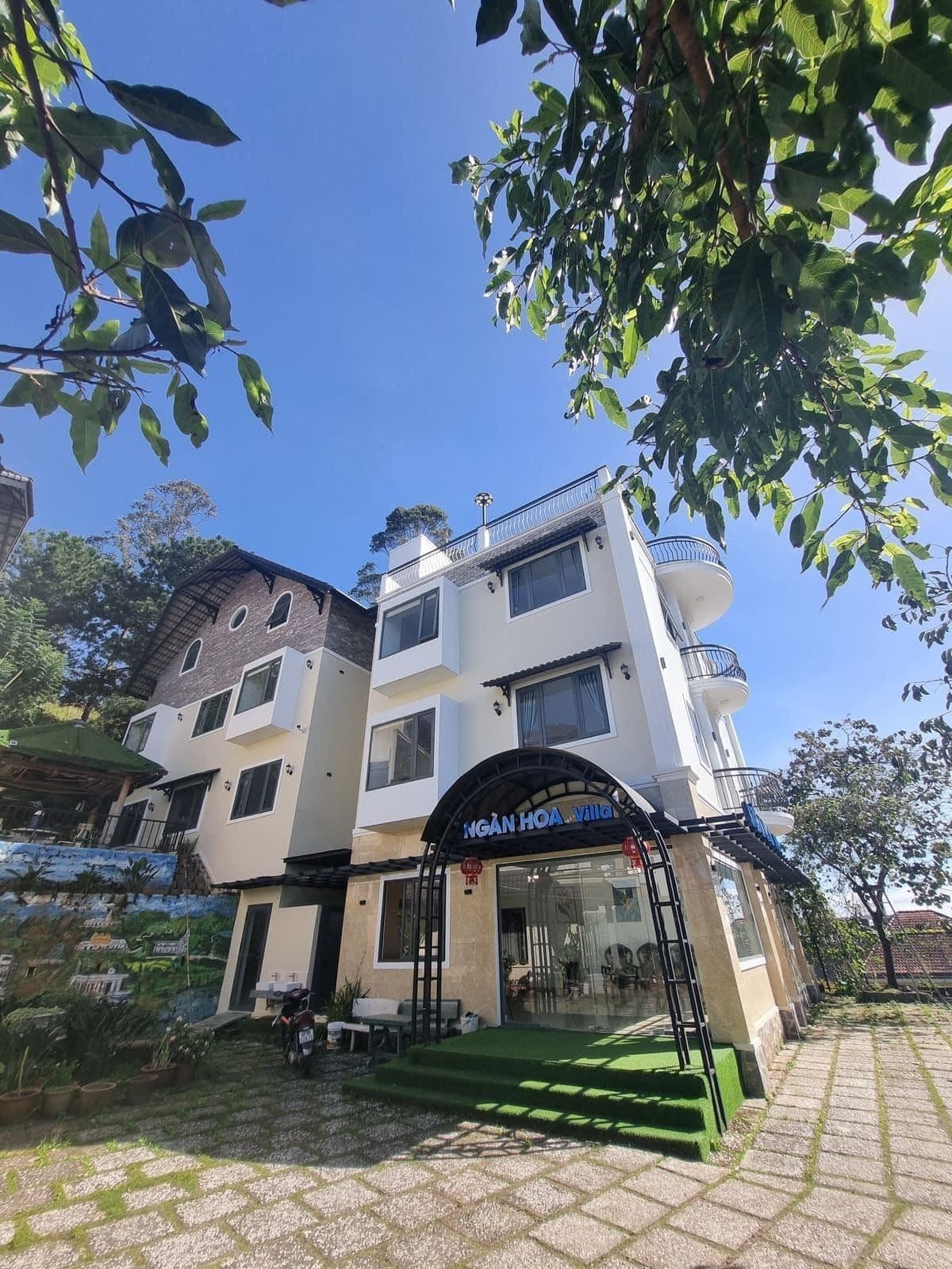 Ngàn Hoa Vạn Hạnh