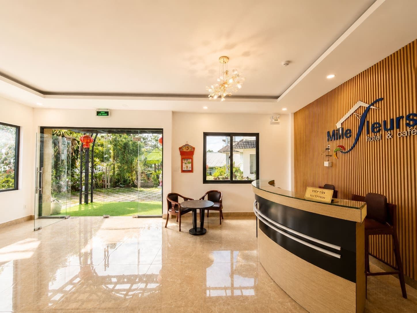 Ngàn Hoa Vạn Hạnh